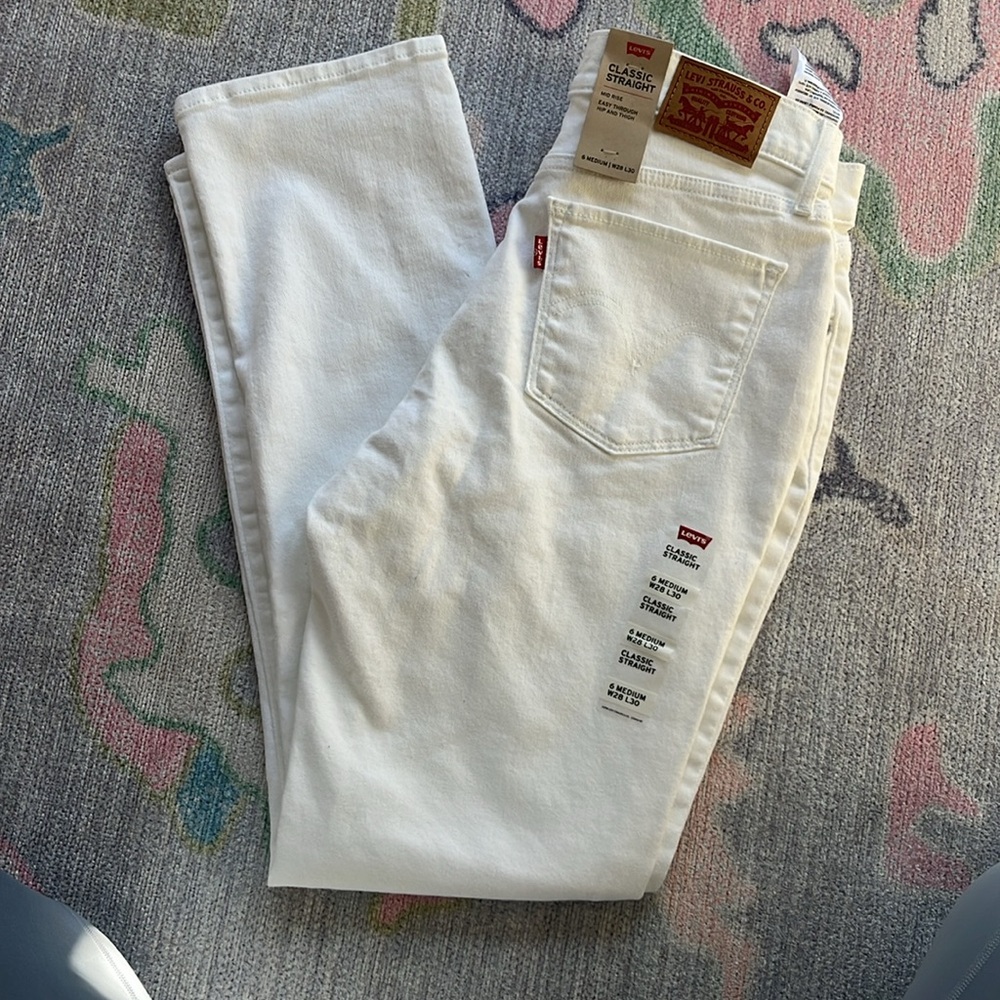 NWT white Levi straight leg jeans